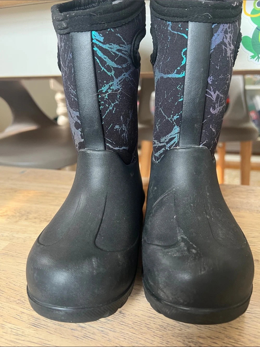 Kids Iridescent Bogs Boots Size 11